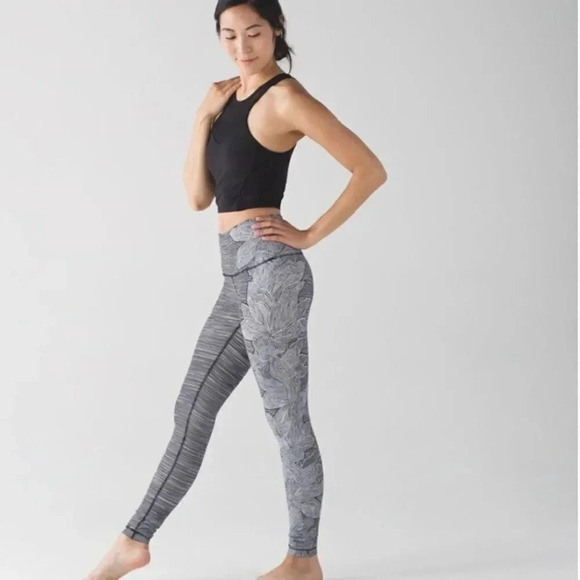 Lululemon Wunder Under Leggings Dottie Tribe Floral Striped Black White Size 6 - Picture 2 of 12